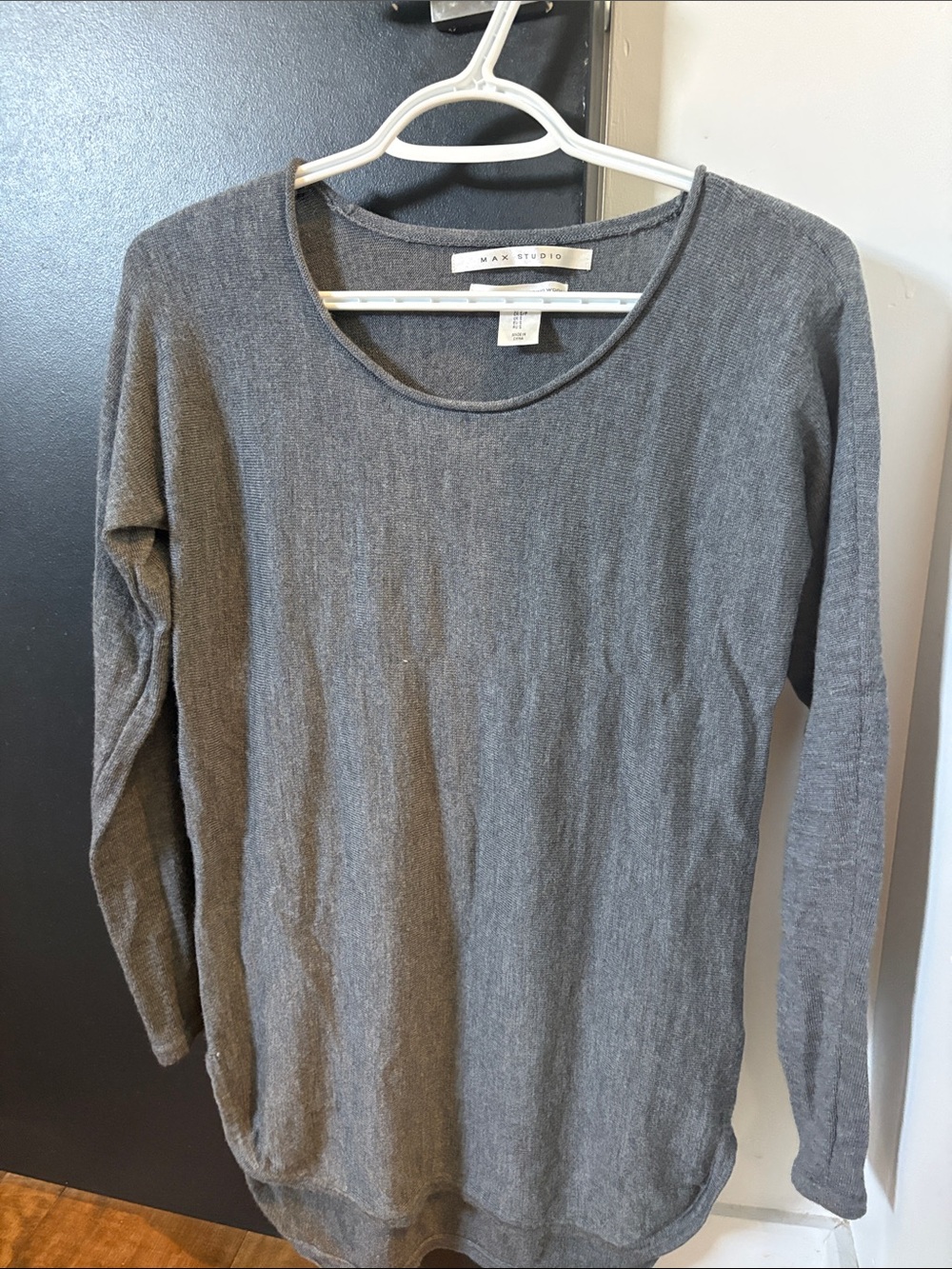 Max Studio Charcoal Gray Long Sleeve Scoop Neck Knit Top 100% merino wool